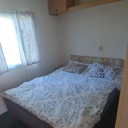 キャンプ場 Joasia I Maciek Bungalowy ヤロスワビエツ